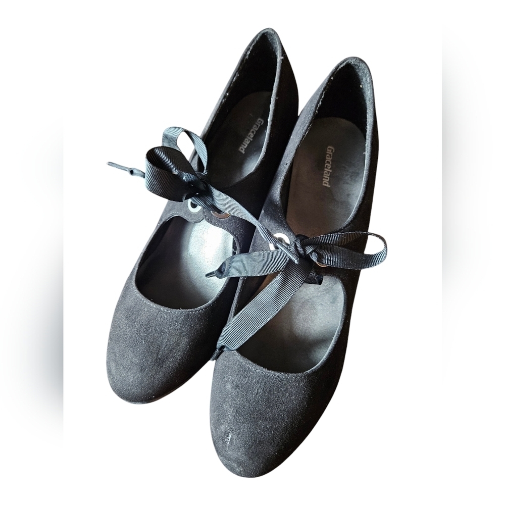 Graceland black suede heels with a satin bow womens size 8.5